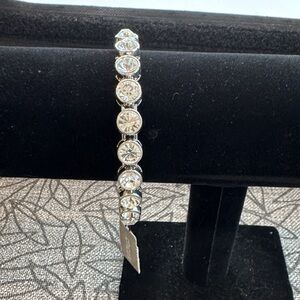 Elegant Silver Bracelet with Clear Stones